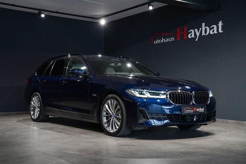 Blau Gebraucht 2022 BMW 530e Kombi | 33.950 € (Guter Preis) - Bild 1/4