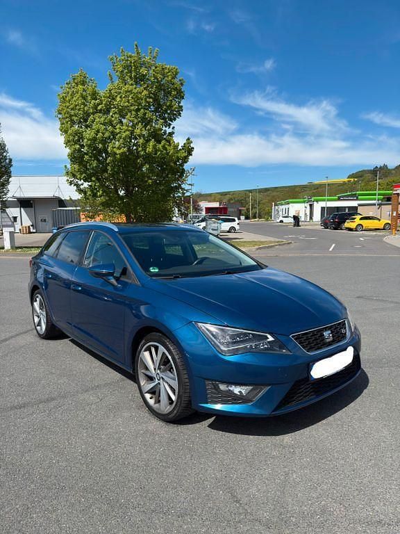 Second-hand Seat Leon FR 184 CP (135 kW) 2015 Albastru Berlinǎ