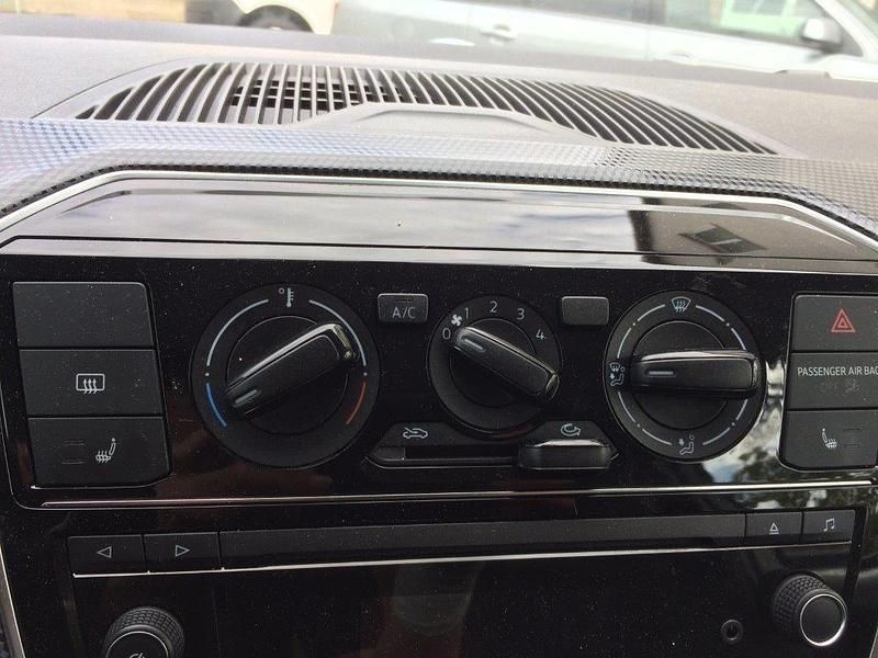 Gebraucht VW up! move up! 60 PS (44 kW) 2017 Weiß Kleinwagen