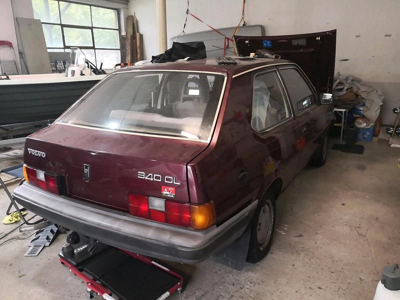 Rot Gebraucht 1987 Volvo 340 Limousine | 2.500 € - Bild 1/4