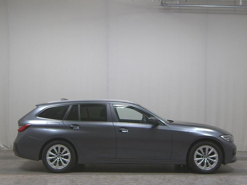 Grau Gebraucht 2020 BMW 318 Advantage Kombi | 14.980 € (Fairer Preis) - Bild 1/4