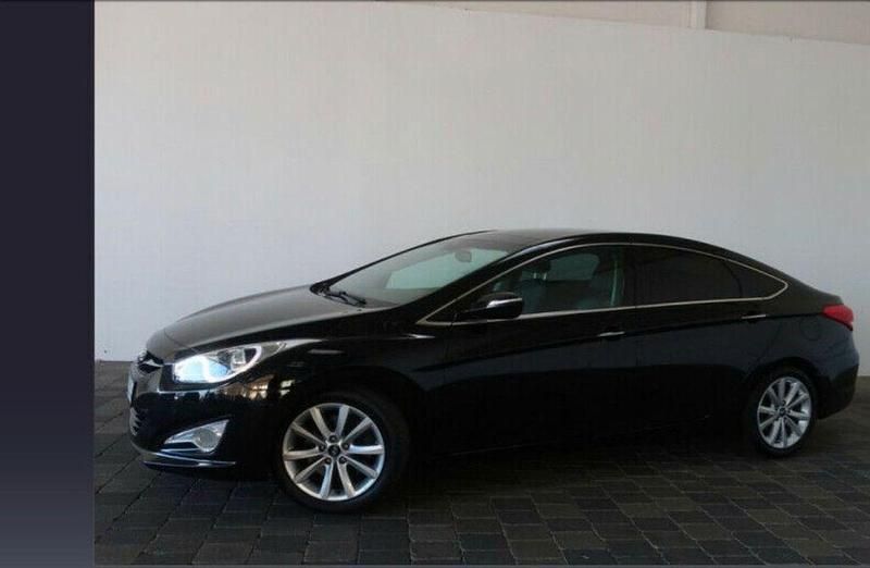 Schwarz Gebraucht 2013 Hyundai i40 Premium Limousine | 10.000 € - Bild 1/4