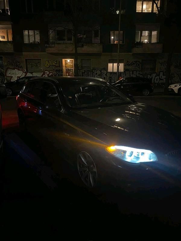 Schwarz Gebraucht 2013 BMW 525 Luxury Line Kombi | 7.800 € - Bild 1/4