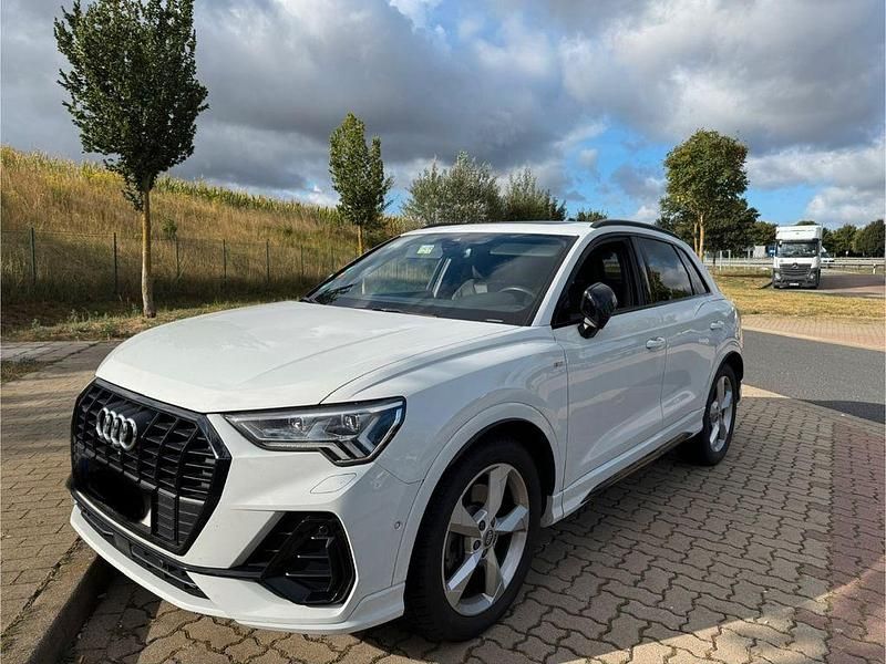 Weiß Gebraucht 2019 Audi Q3 S-Line SUV | 27.900 € (Etwas zu teuer) - Bild 1/4