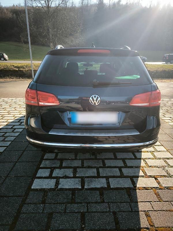 Gebraucht VW Passat Comfortline 140 PS (102 kW) 2013 Blau Limousine