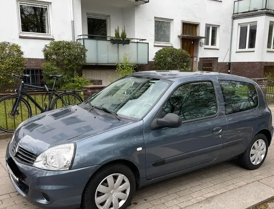 Second-hand Renault Clio II 75 CP (55 kW) 2009 Albastru Hatchback