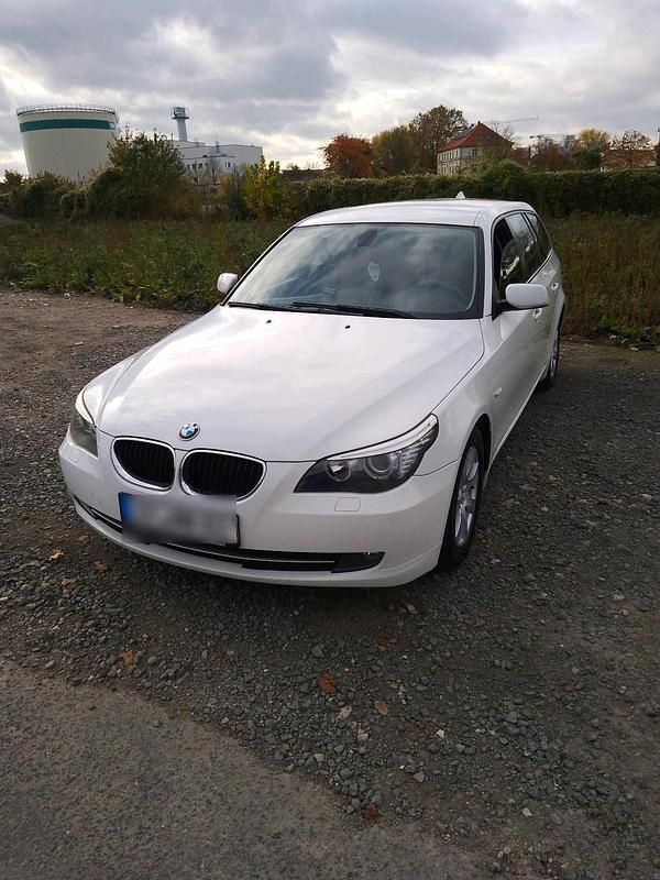 Weiß Gebraucht 2007 BMW 520 Kombi | 4.300 € (Fairer Preis) - Bild 1/4