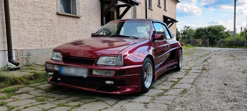 Rot Gebraucht 1988 Opel Kadett Cabrio | 17.000 € - Bild 1/4