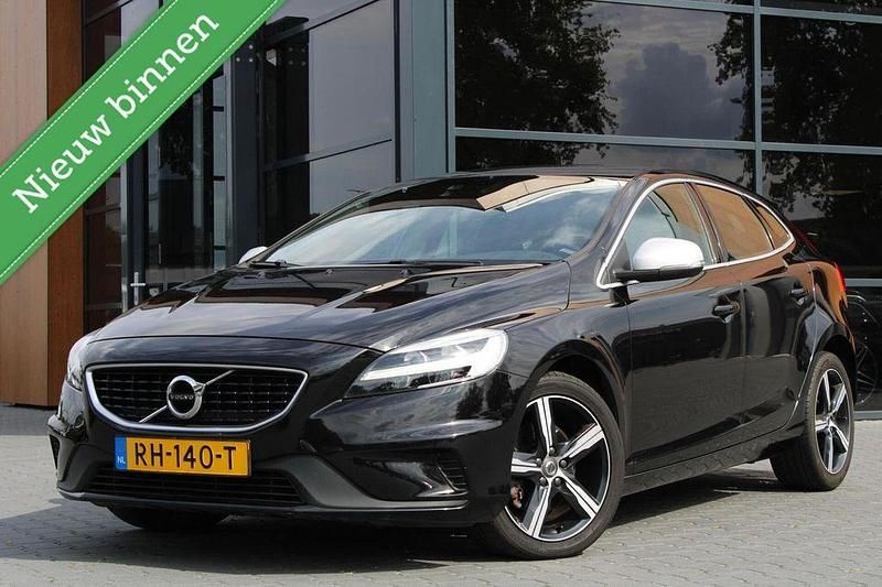 Schwarz Gebraucht 2017 Volvo V40 Business Edition Kombi | 12.039 € (Fairer Preis) - Bild 1/4