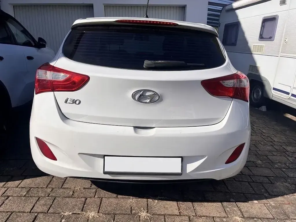 Gebraucht Hyundai i30 101 PS (74 kW) 2016 Weiß Limousine