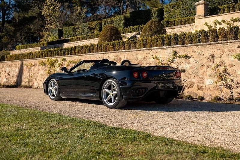 Second-hand Ferrari 360 400 CP (294 kW) 2004 Negru Cabrio