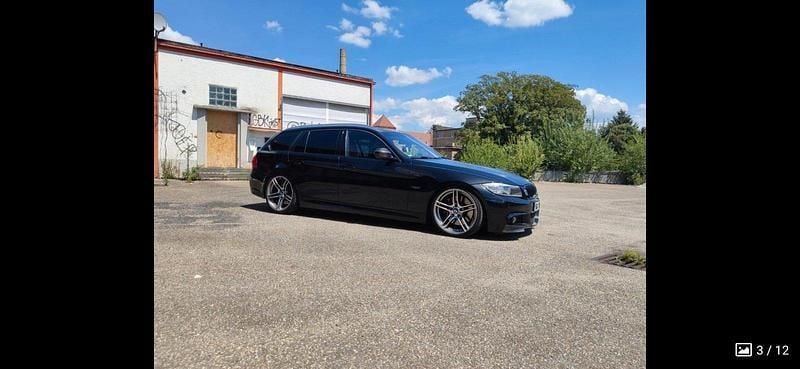 Schwarz Gebraucht 2011 BMW 335 M Sport Kombi | 29.999 € - Bild 1/4