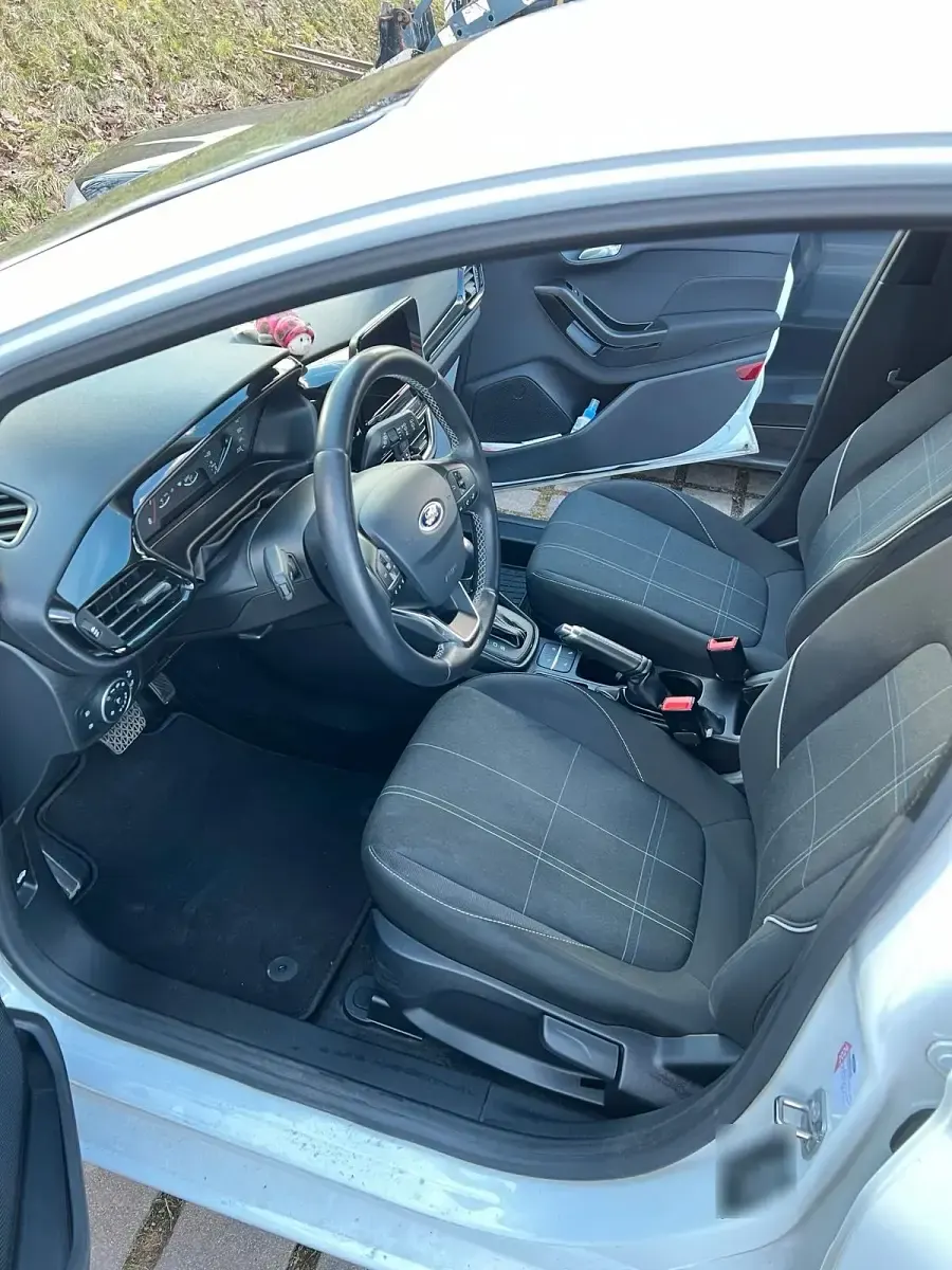 Gebraucht Ford Fiesta 101 PS (74 kW) 2017 Weiß Kleinwagen