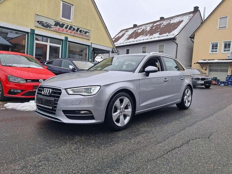 Silber Gebraucht 2016 Audi A3 Sportback Ambition Kleinwagen | 16.480 € (Fairer Preis) - Bild 1/4