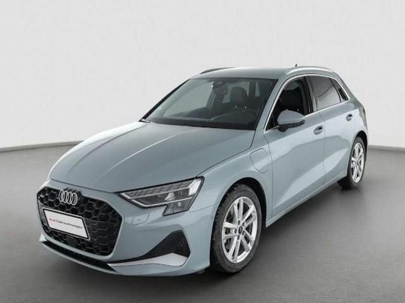 Gebraucht Audi A3 Advanced Plus 204 PS (150 kW) 2025 Pfeilgrauperleffekt Limousine