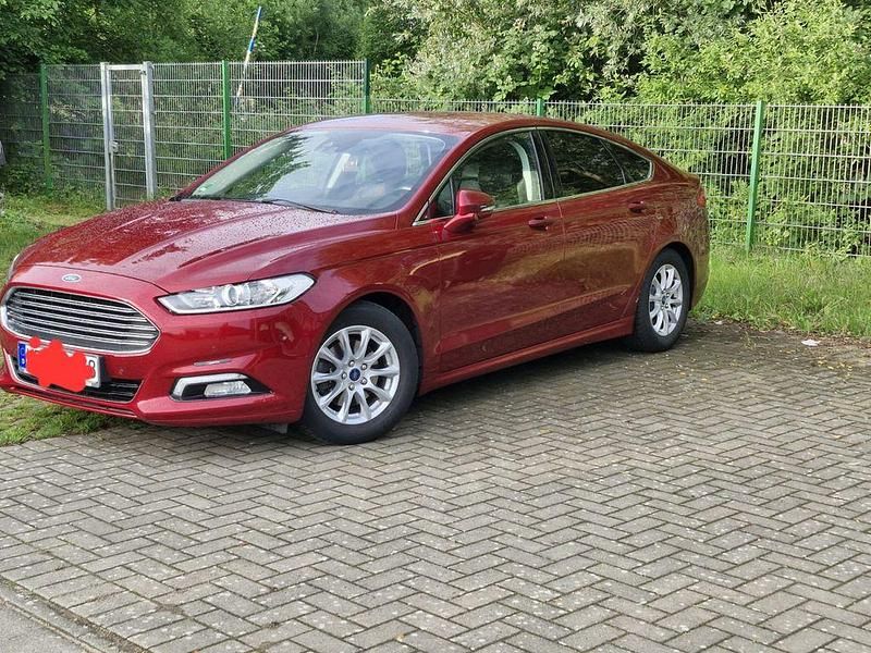 Gebraucht Ford Focus 120 PS (88 kW) 2016 Rot Limousine