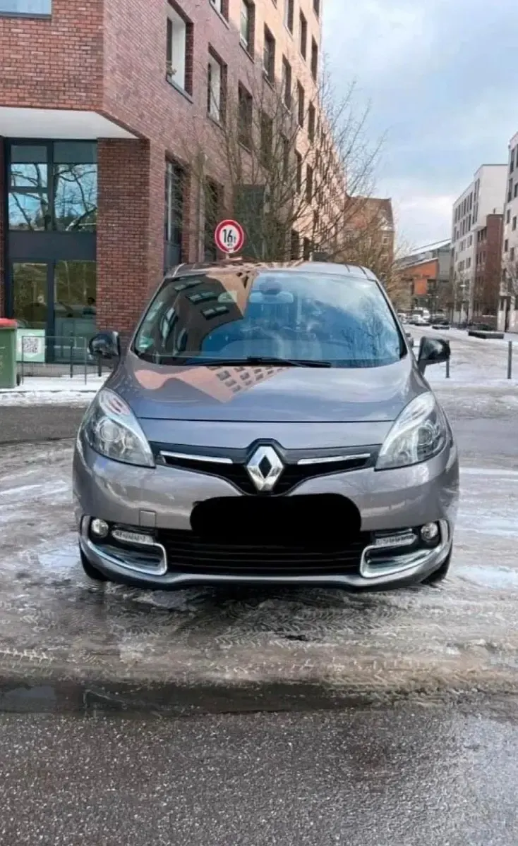 Gebraucht Renault Scénic III Bose Edition 132 PS (97 kW) 2014 Grau Limousine