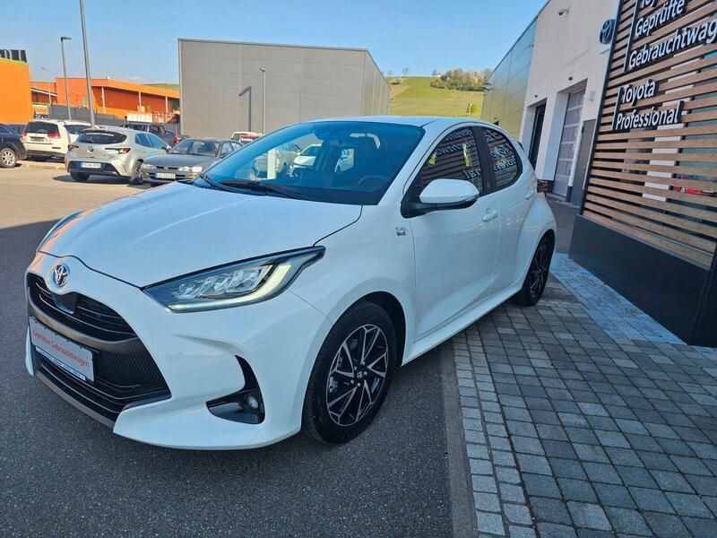 Weiß Gebraucht 2022 Toyota Yaris Hybrid Team Kleinwagen | 20.990 € (Fairer Preis) - Bild 1/4