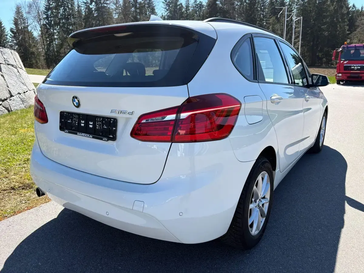 Gebraucht BMW 216 Active Tourer Advantage 116 PS (85 kW) 2017 Weiß Van / Kleinbus