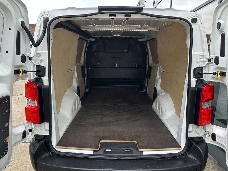 Gebraucht Peugeot Expert 102 PS (75 kW) 2021 Weiß Van