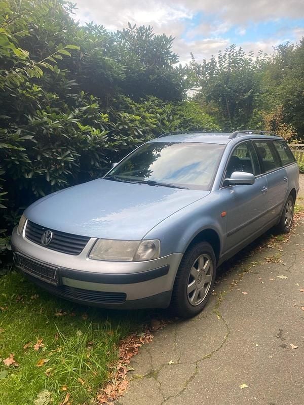 Blau Gebraucht 1998 VW Passat Limousine | 650 € (Guter Preis) - Bild 1/4