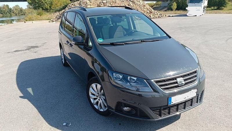 Grau Gebraucht 2018 Seat Alhambra Style Van / Kleinbus | 22.500 € (Superpreis) - Bild 1/4