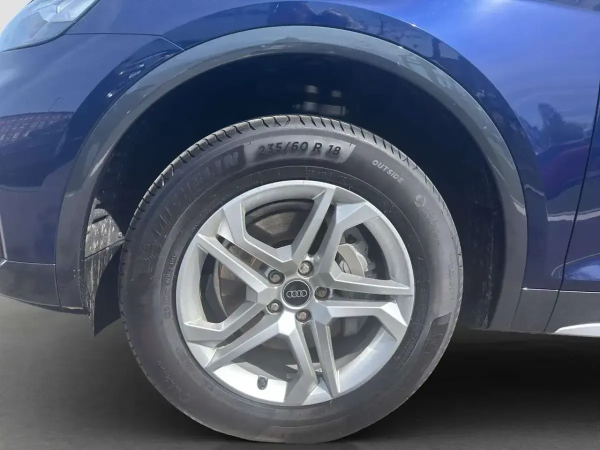 Gebraucht Audi Q5 Sport 204 PS (150 kW) 2023 Navarrablau metallic SUV