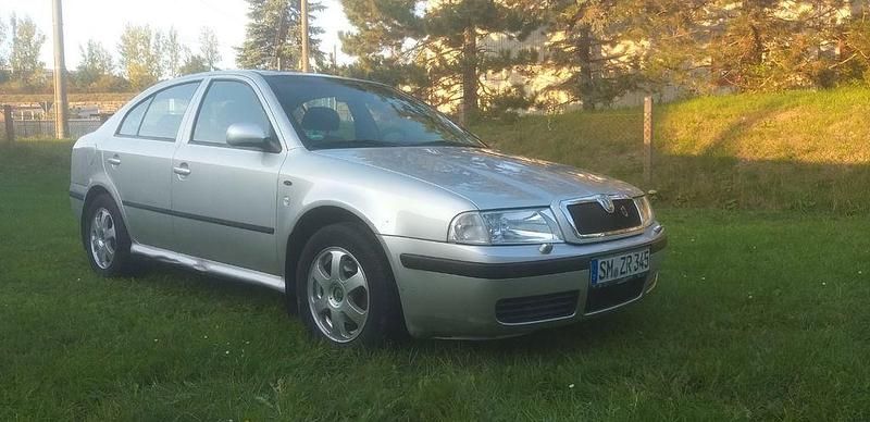 Silber Gebraucht 2000 Skoda Octavia Elegance Limousine | 1.100 € (Guter Preis) - Bild 1/4