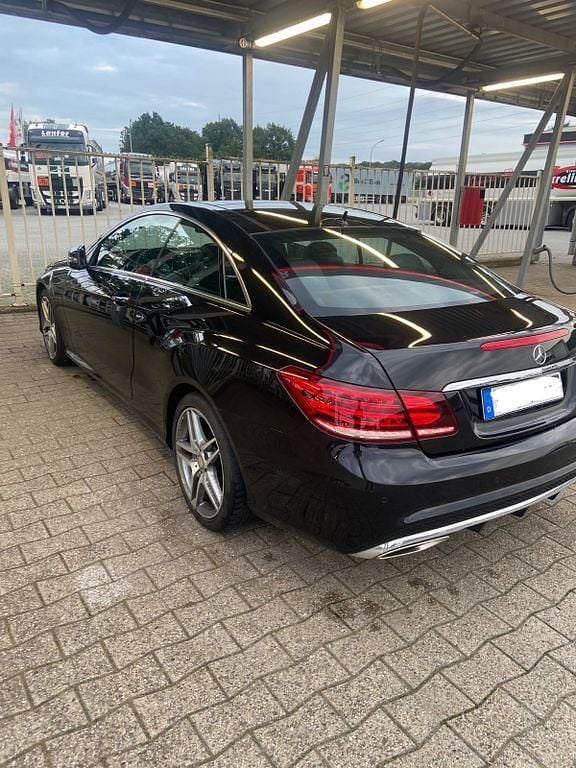 Gebraucht Mercedes E200 AMG line 184 PS (135 kW) 2016 Schwarz Coupé