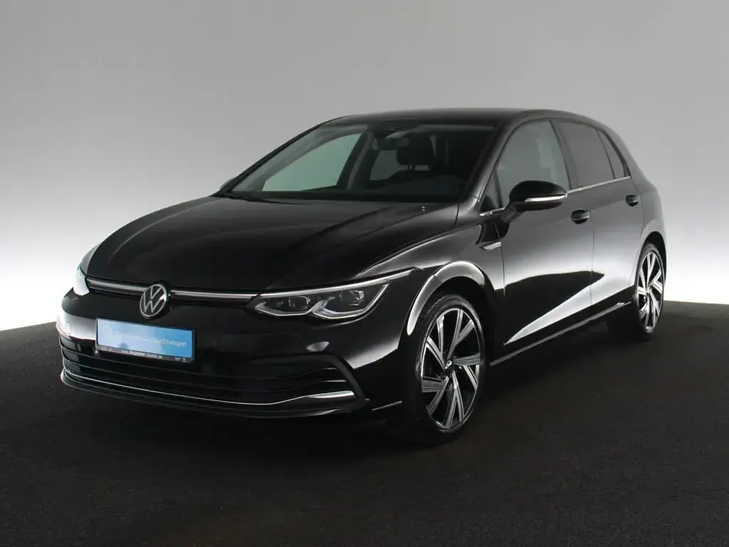 Gebraucht VW Golf VIII Style 150 PS (110 kW) 2023 Schwarz / deep black Limousine
