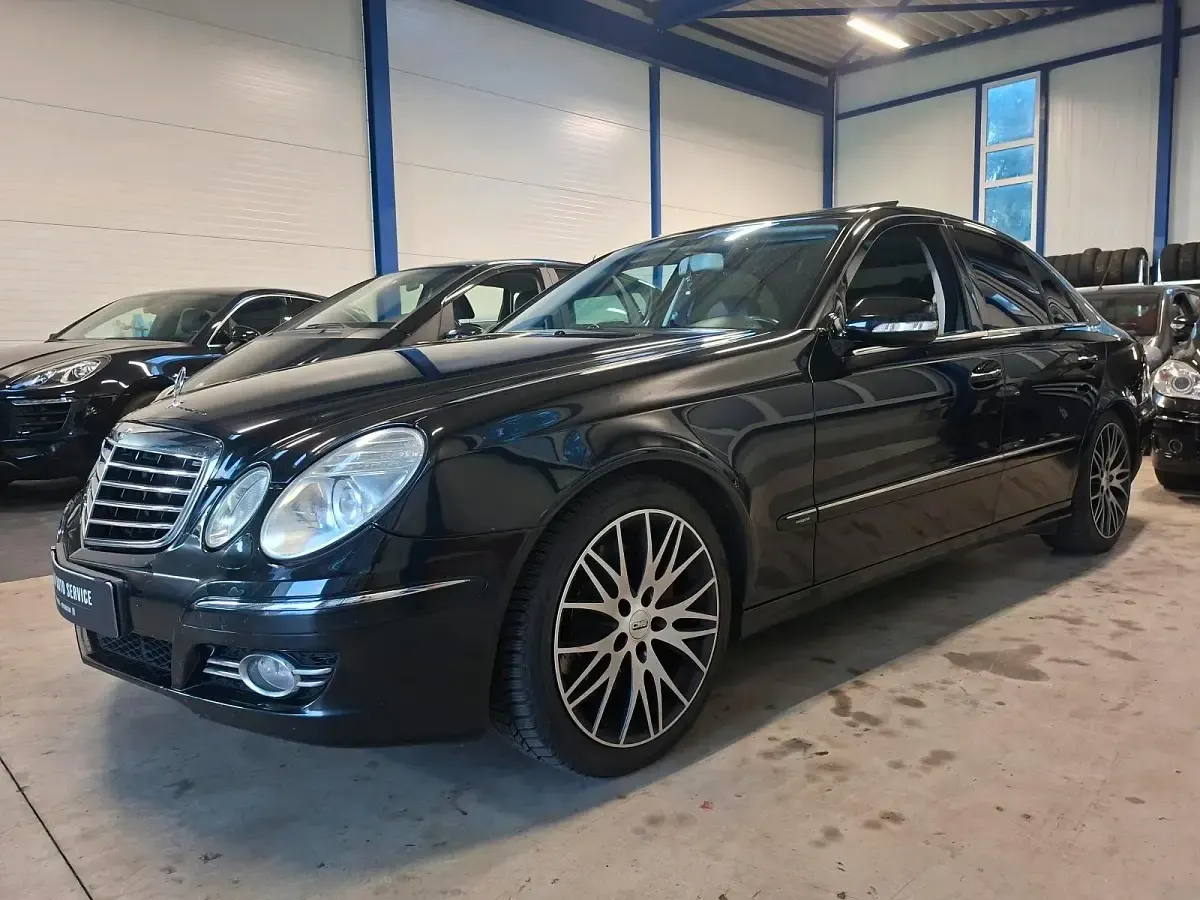 Gebraucht Mercedes E320 Sport 224 PS (164 kW) 2008 Schwarz Limousine