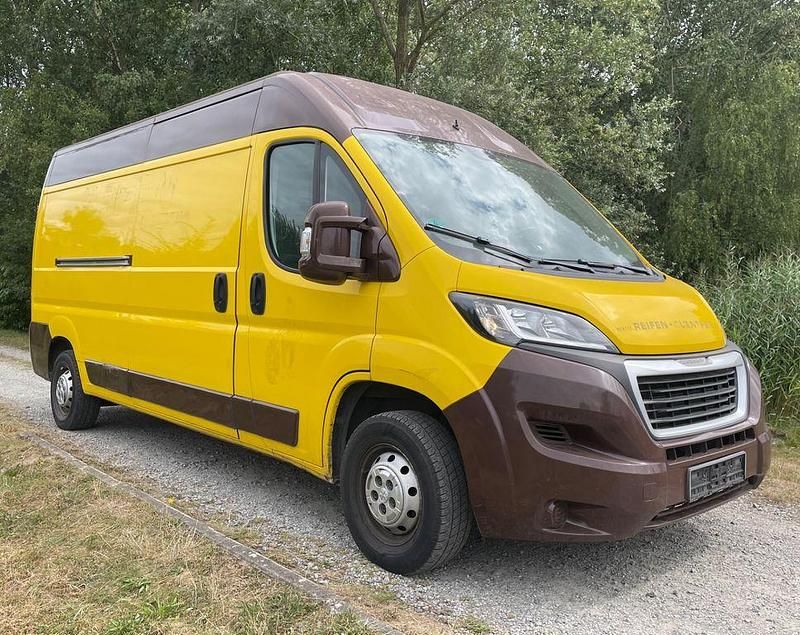 Weiß Gebraucht 2014 Peugeot Boxer Comfort plus Van | 8.990 € (Etwas zu teuer) - Bild 1/4