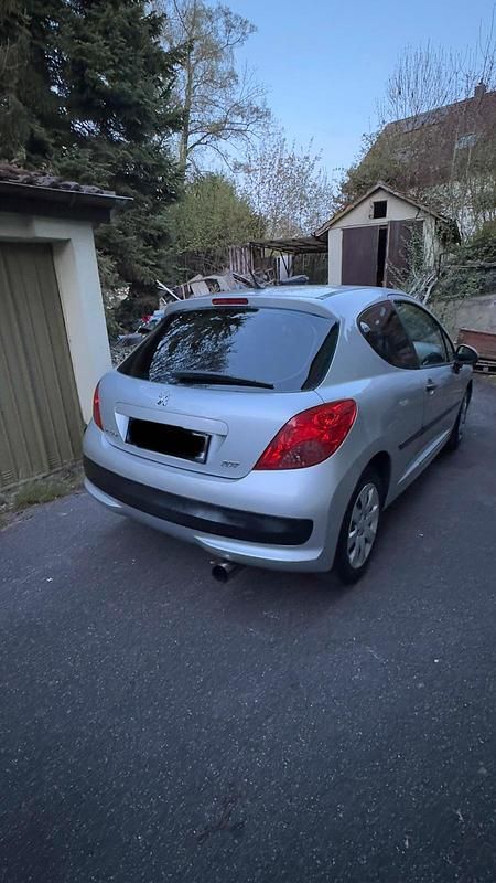 Gebraucht Peugeot 207 88 PS (64 kW) 2006 Silber Kleinwagen