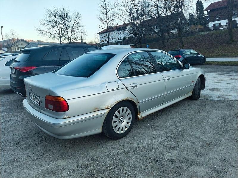 Gebraucht BMW 520 170 PS (125 kW) 2001 Silber Limousine