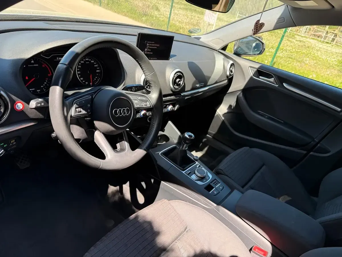 Usata Audi A3 116 CV (85 kW) 2018 Argento Berlina