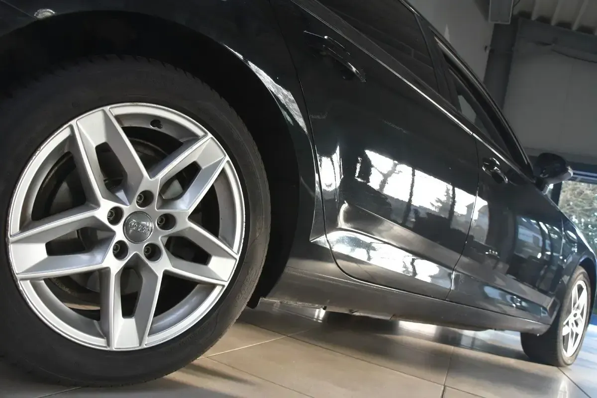 Gebraucht Audi A4 Basis 150 PS (110 kW) 2017 Schwarz Kombi