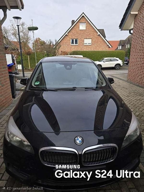 Schwarz Gebraucht 2016 BMW 218 Gran Tourer Van / Kleinbus | 12.900 € (Fairer Preis) - Bild 1/4