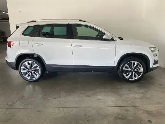 Gebraucht Skoda Karoq Selection 150 PS (110 kW) 2026 Weiß SUV