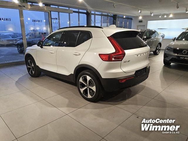 Używany Volvo XC40 Plus 197 KM (144 kW) 2025 Biały SUV