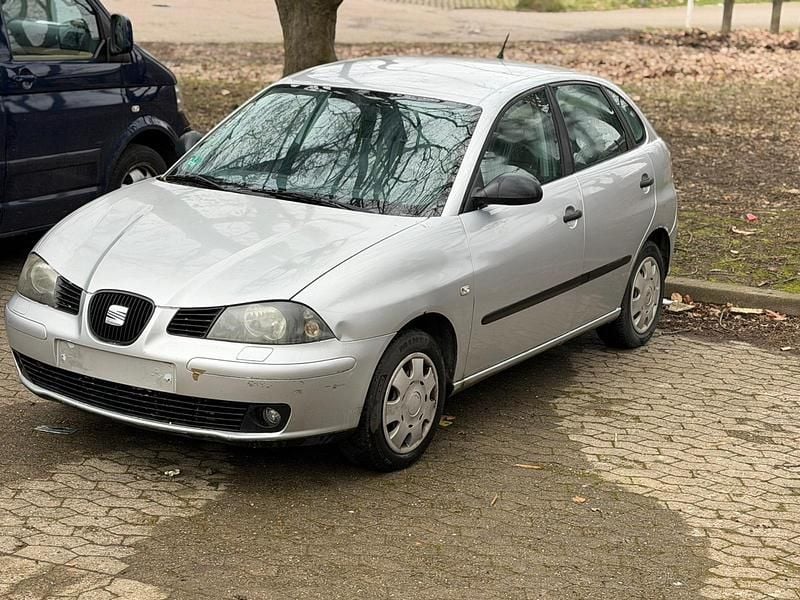 Silber Gebraucht 2004 Seat Ibiza Kleinwagen | 400 € (Superpreis) - Bild 1/4