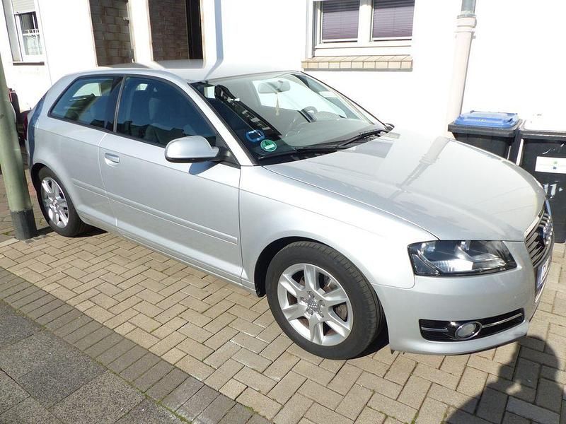 Gebraucht Audi A3 Ambiente 105 PS (77 kW) 2010 Silber Kleinwagen