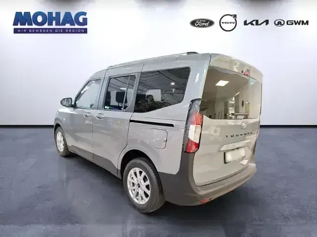 Neu Ford Tourneo Courier Titanium 125 PS (91 kW) 2025 Silber Van / Kleinbus