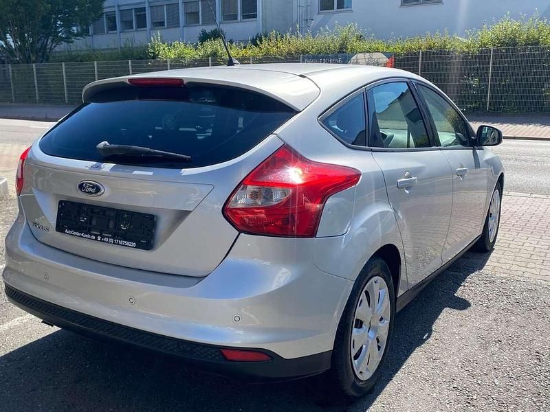 Gebraucht Ford Focus Trend 95 PS (69 kW) 2014 Polarsilber metallic Kombi