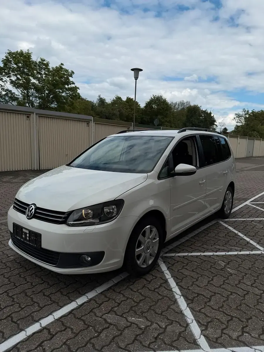 Gebraucht VW Touran 105 PS (77 kW) 2012 Weiß Van / Kleinbus