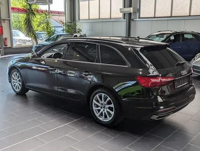 Second-hand Audi A4 150 CP (110 kW) 2022 Negru Break