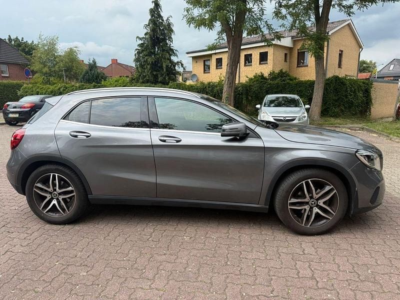 Gebraucht Mercedes GLA200 156 PS (114 kW) 2018 Grau SUV