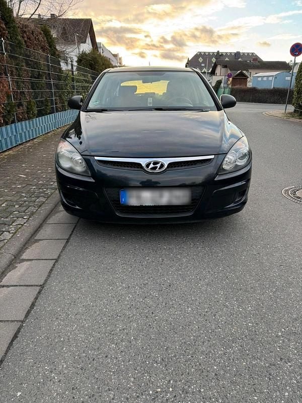 Gebraucht Hyundai i30 109 PS (80 kW) 2009 Schwarz Limousine