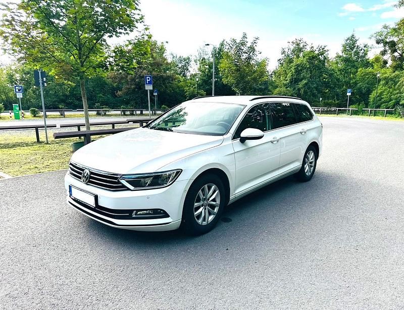 Weiß Gebraucht 2017 VW Passat Highline Kombi | 20.000 € (Fairer Preis) - Bild 1/4