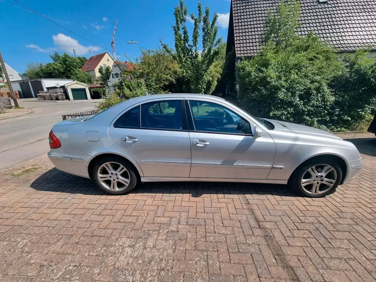 Gebraucht Mercedes E320 Avantgarde 224 PS (164 kW) 2007 Grau Limousine