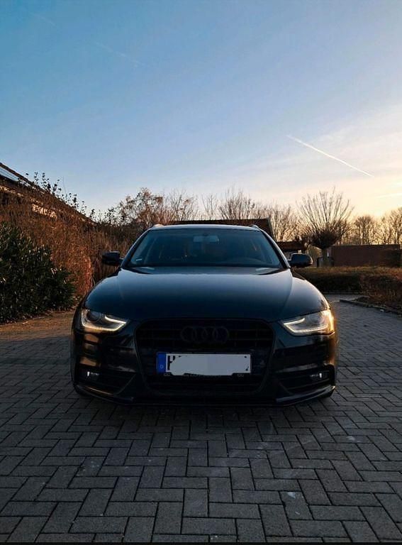 Schwarz Gebraucht 2013 Audi A4 Ambition Kombi | 9.800 € (Etwas zu teuer) - Bild 1/4